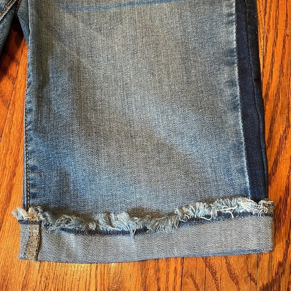 EUC Inc International Concepts Distressed Denim Cuff Shorts Size 6 - Picture 3 of 17